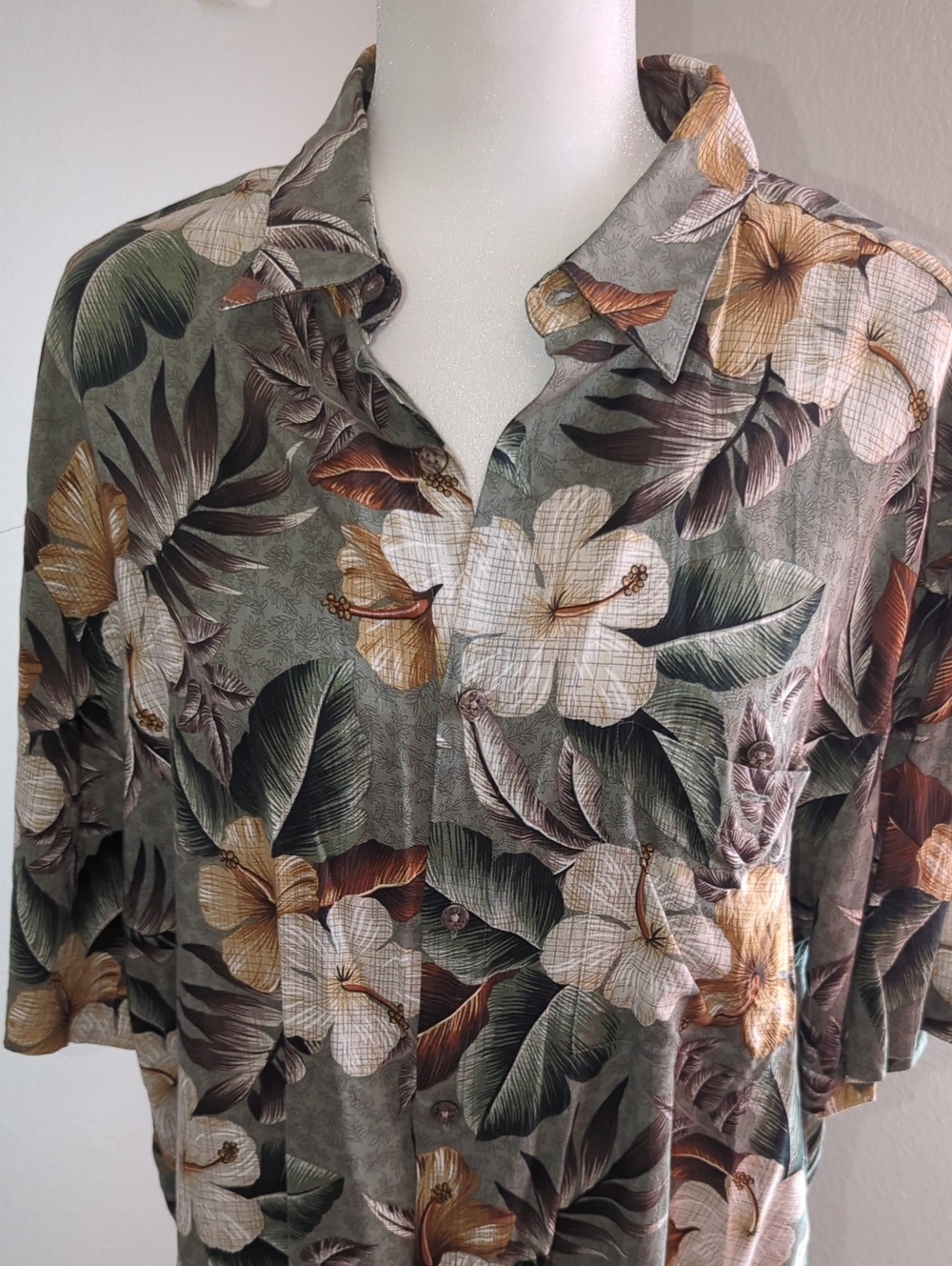 Floral Button-Front Men's Hawaiian Shirt - Olive & Cream